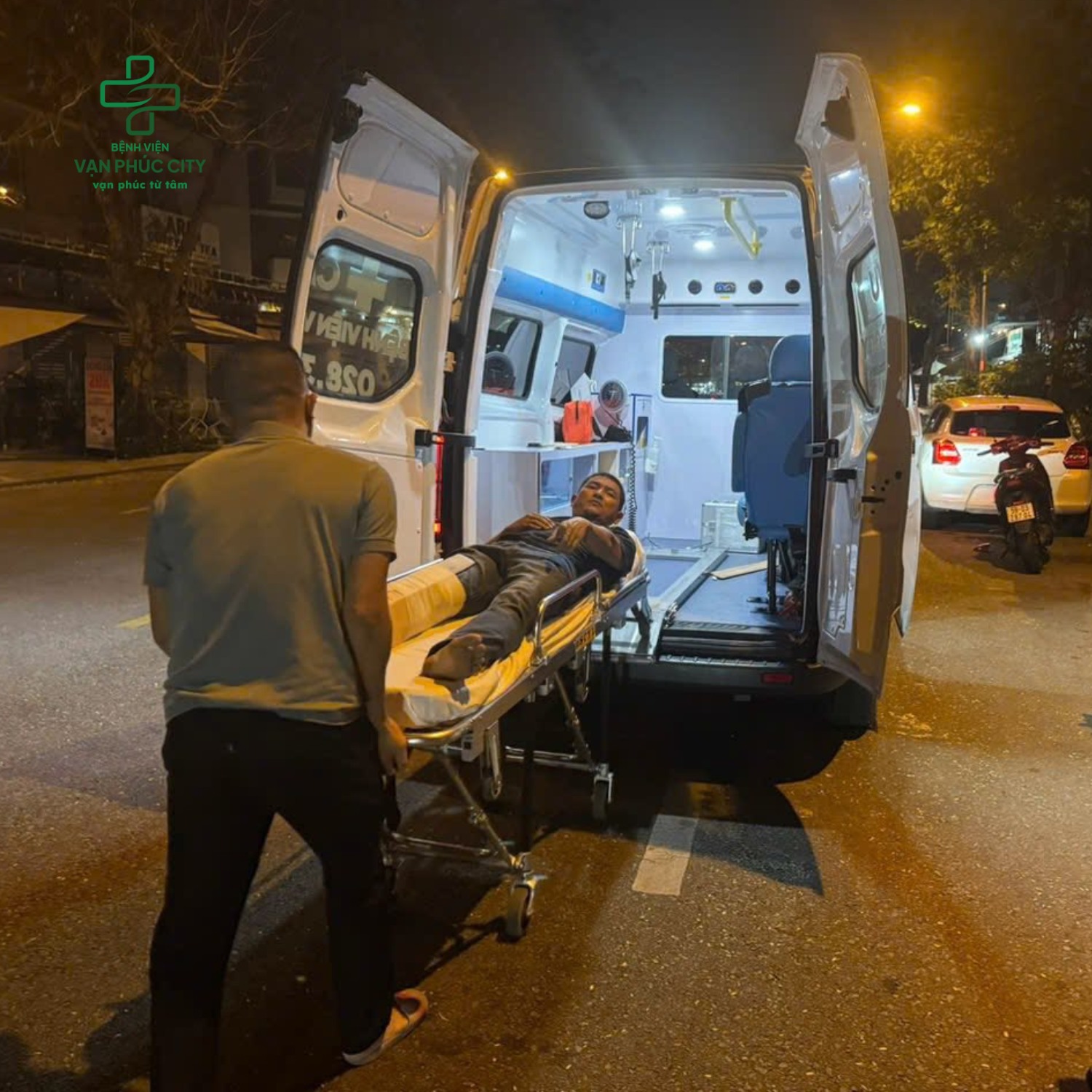 TIẾP NHẬN CẤP CỨU TRƯỜNG HỢP HAI VỢ CHỒNG TAI NẠN GIAO THÔNG KHI BẤT NGỜ BỊ MỘT CON CHÓ ĐUỔI THEO TẤN CÔNG